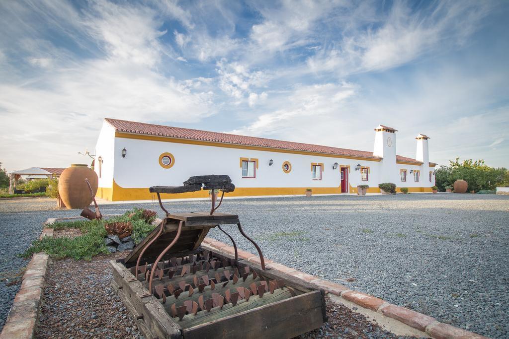 Monte Chalaca - Turismo Rural Ferreira Do Alentejo Exteriör bild